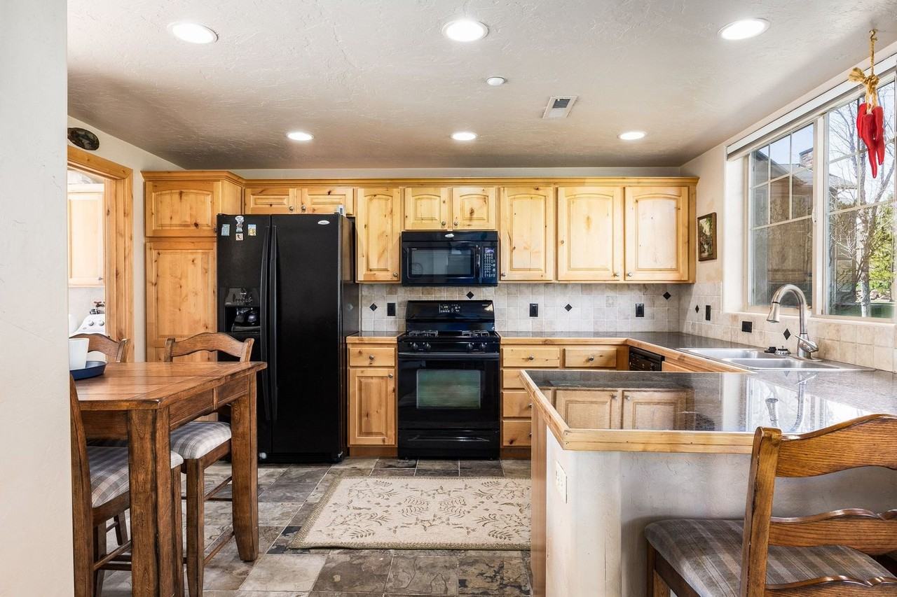 6144 Fox Pointe Cir Apt C2 - Photo 6 of 26
