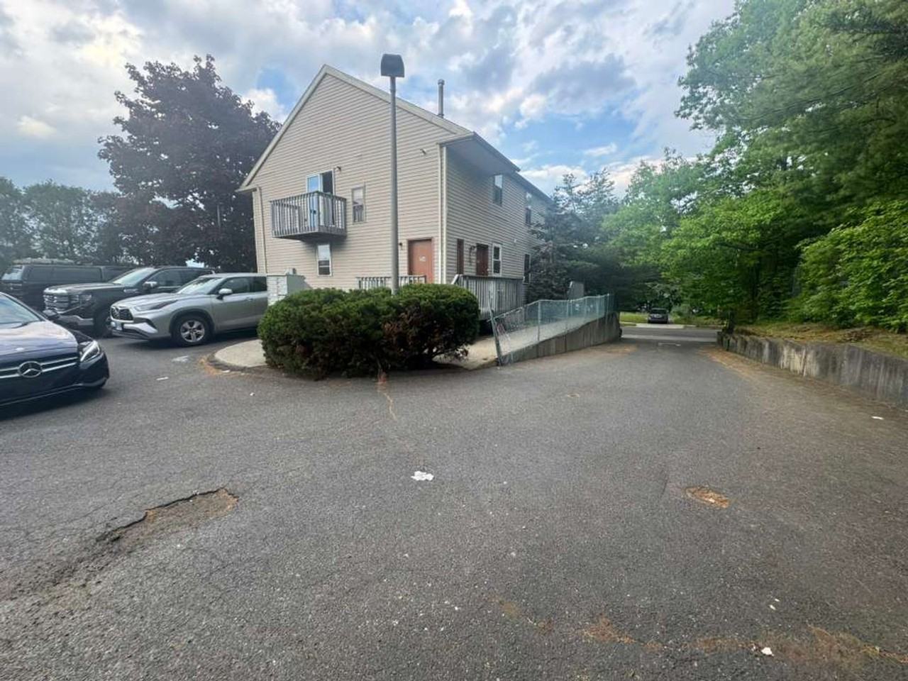 258 Fairmont Ave - Photo 4 of 16