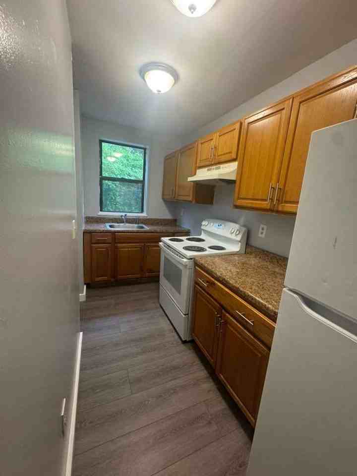 258 Fairmont Ave - Photo 7 of 16