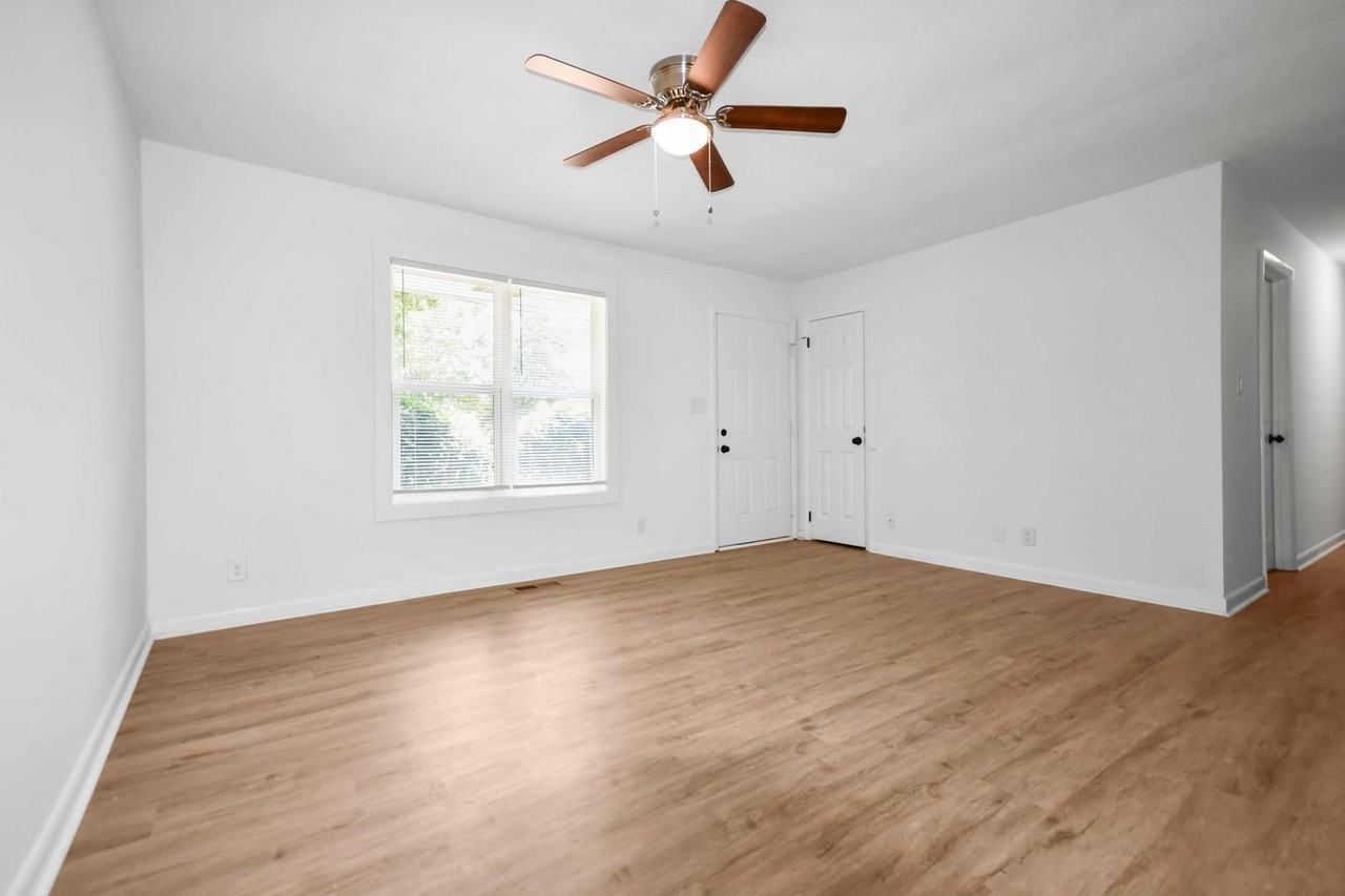 207 Al Oerter Dr - Photo 3 of 14