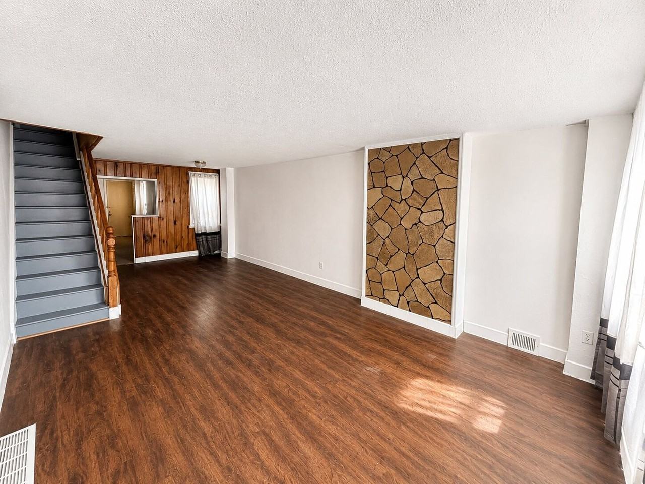 2547 N Water St - Photo 2 of 15