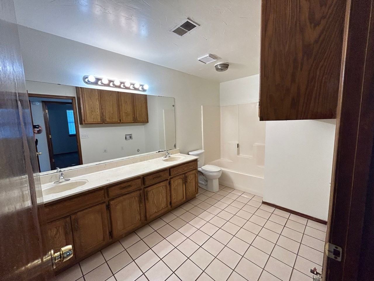 901 N Maryland St #A - Photo 5 of 9