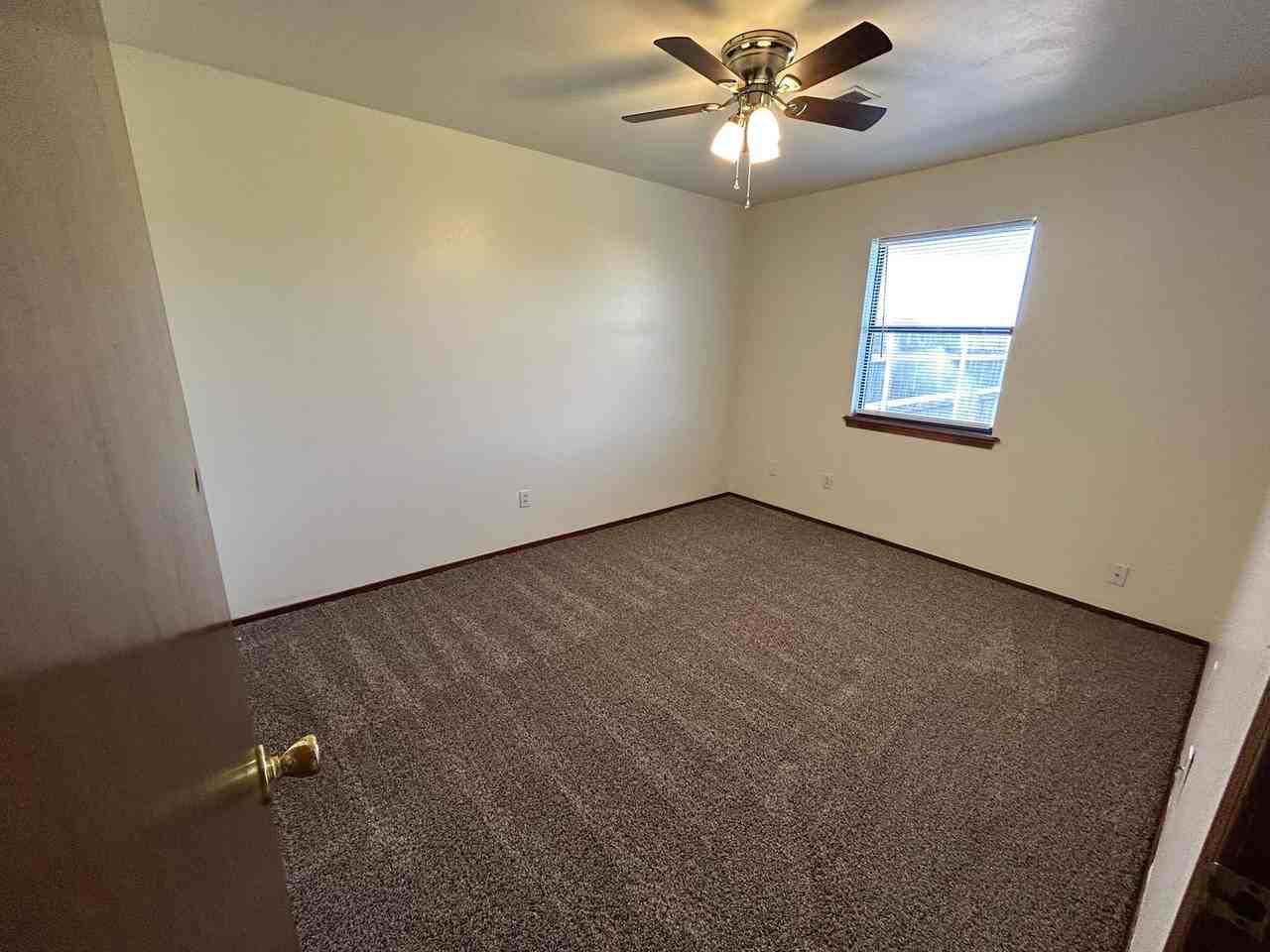 901 N Maryland St #A - Photo 7 of 9