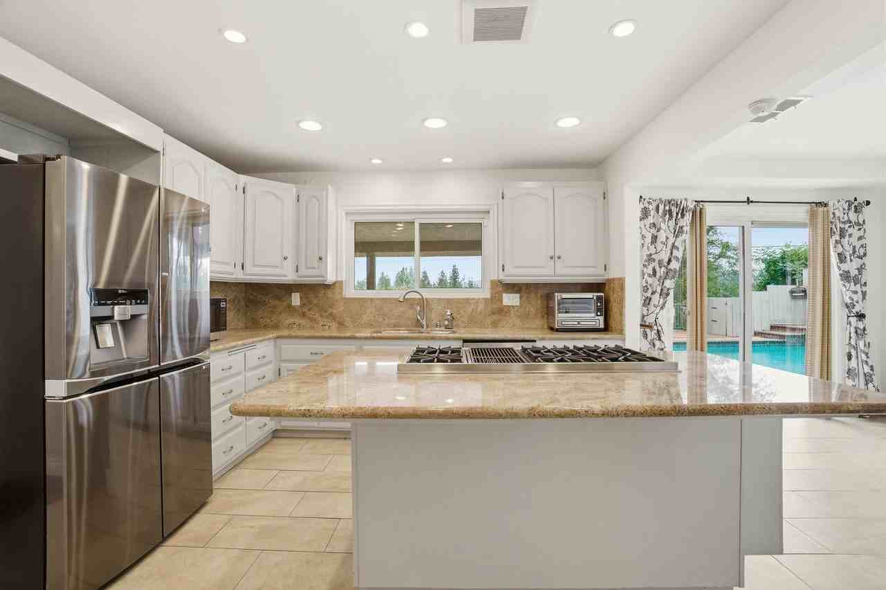 5862 Rolling Rd - Photo 4 of 50