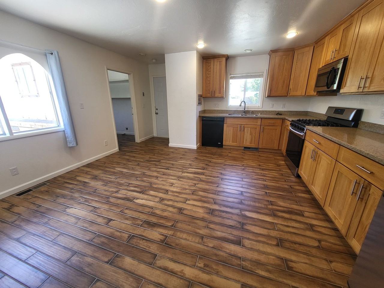 3602 Green Acre Dr - Photo 3 of 10