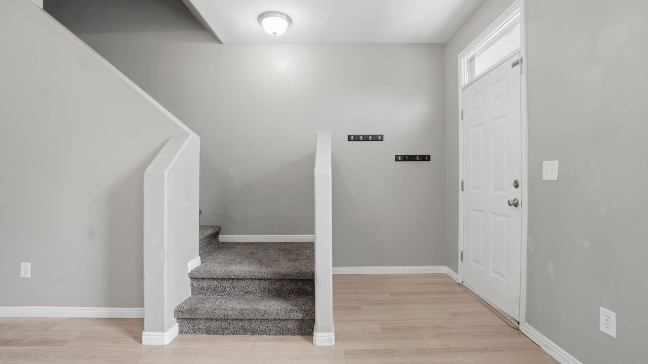 11782 S Zephyr Way - Photo 4 of 33