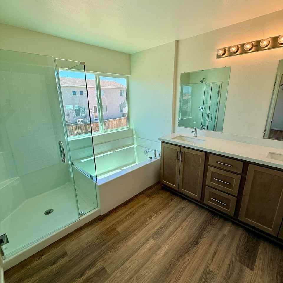 11715 Sebastian St - Photo 4 of 32