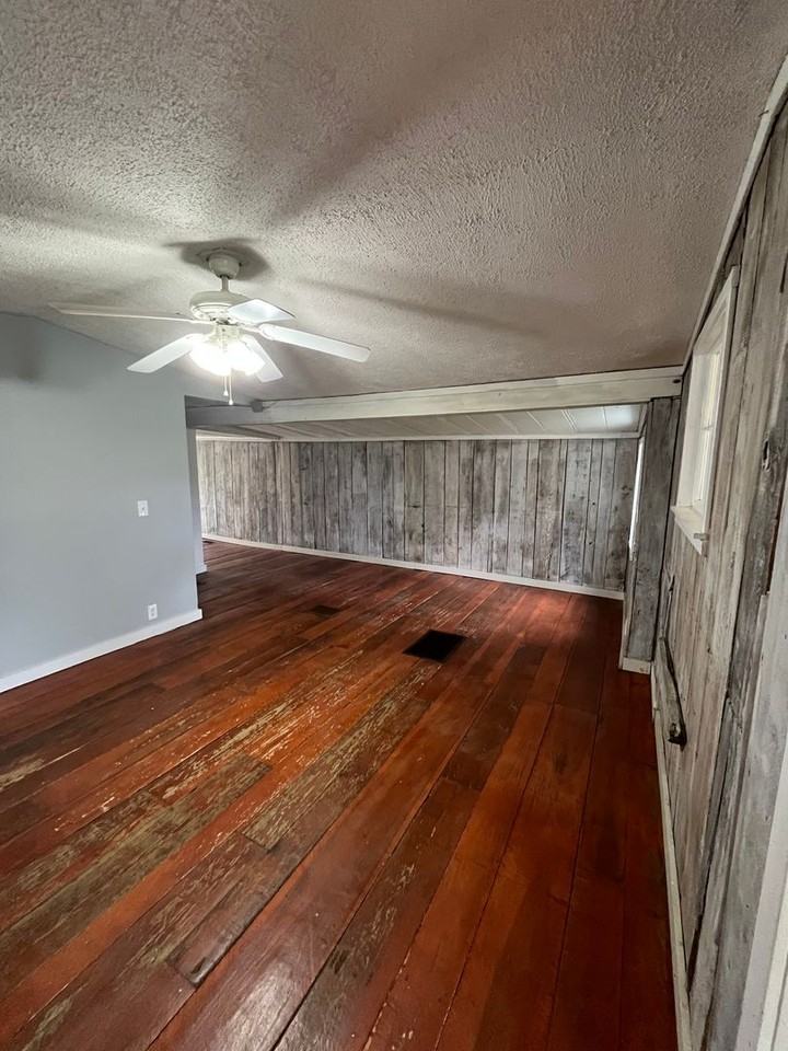 4069 Bullitt Rd - Photo 5 of 25