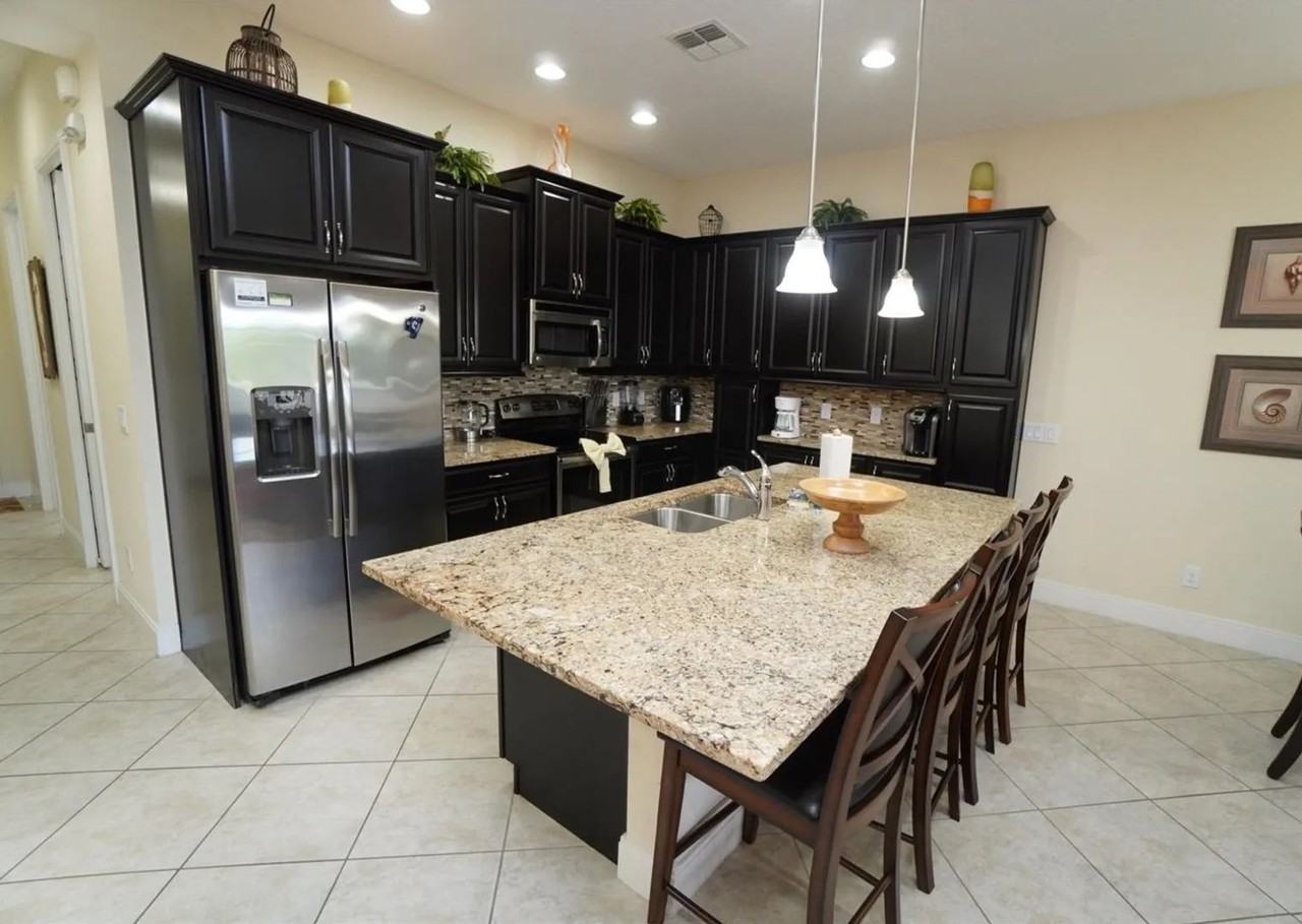 510 Captiva Dr - Photo 2 of 29