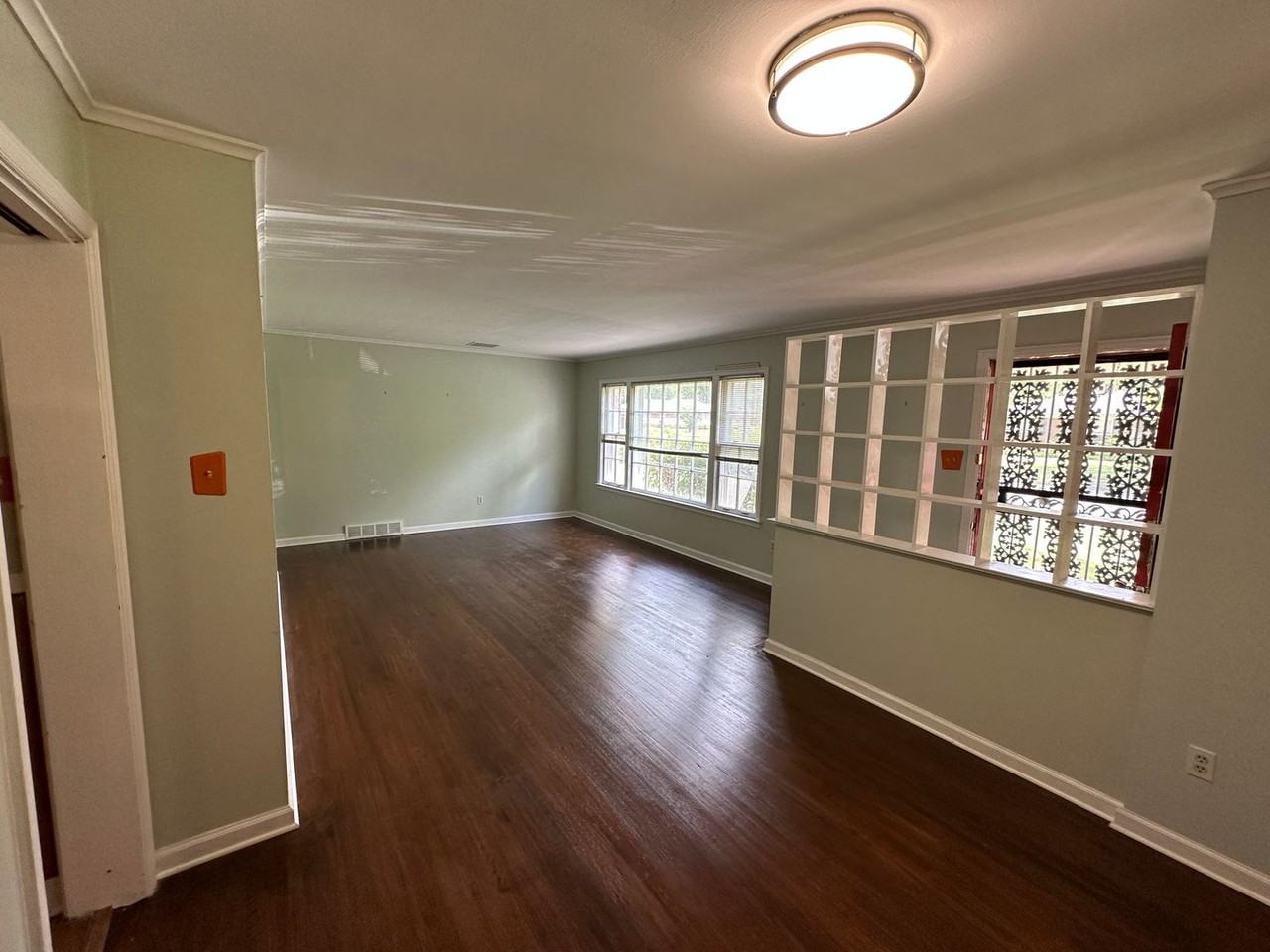 5138 Whitehall Ave - Photo 3 of 23