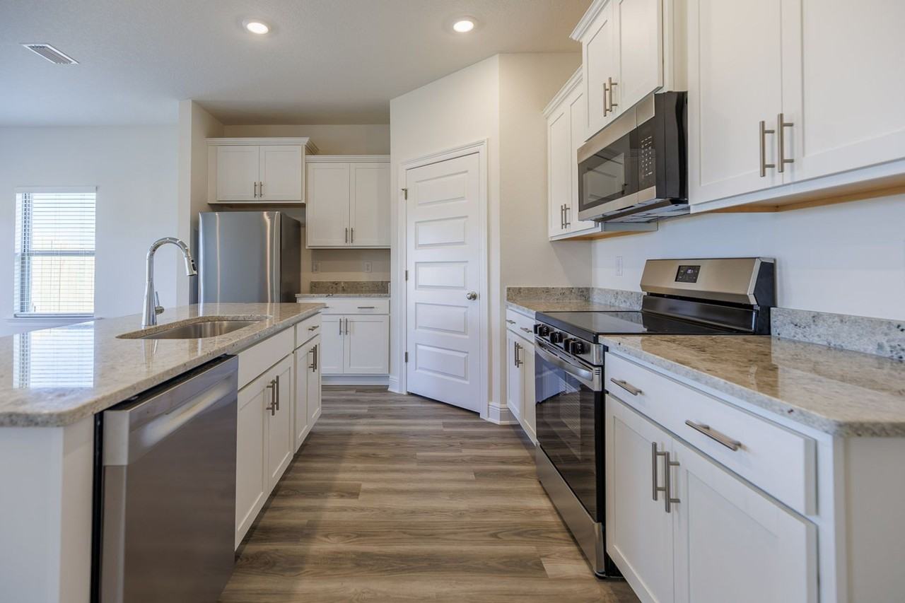 22532 Hamilton St - Photo 3 of 19