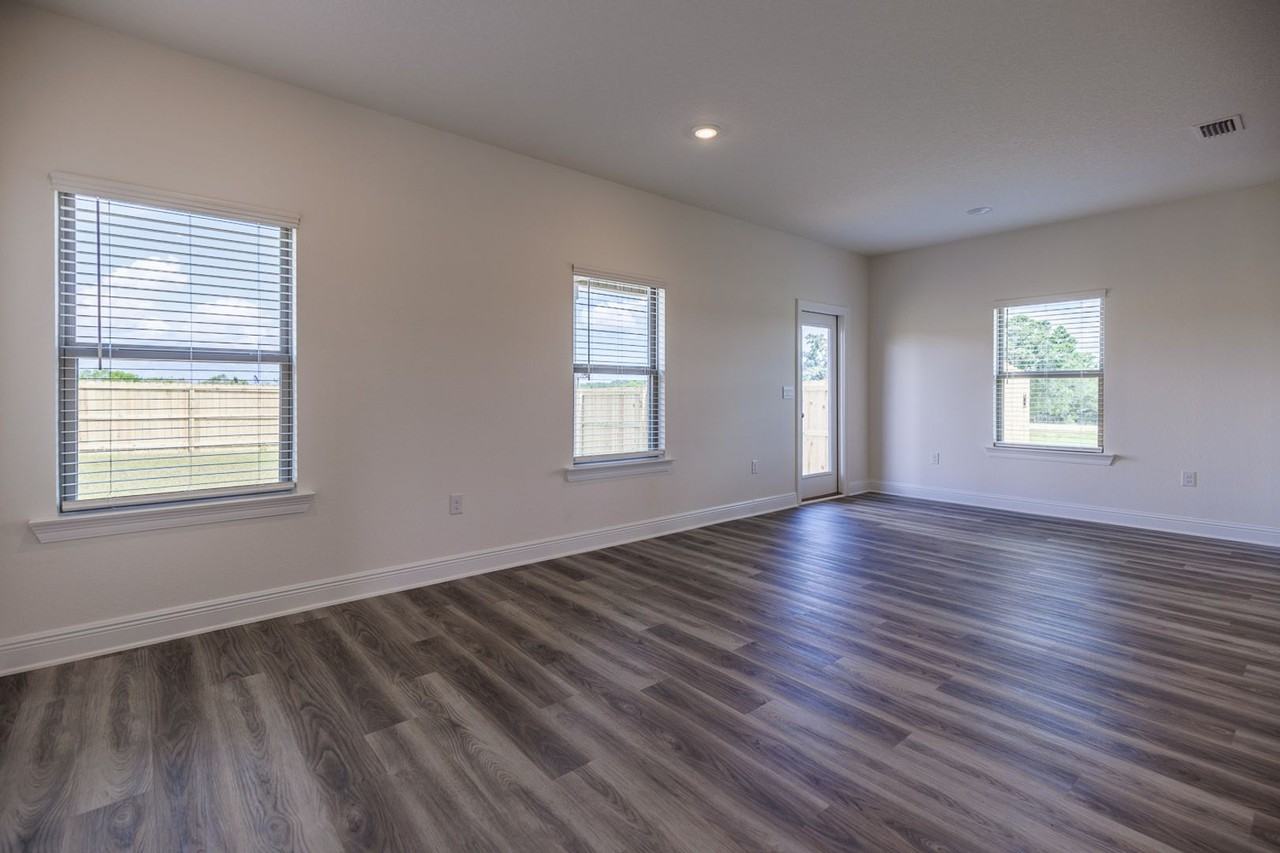 22532 Hamilton St - Photo 5 of 19