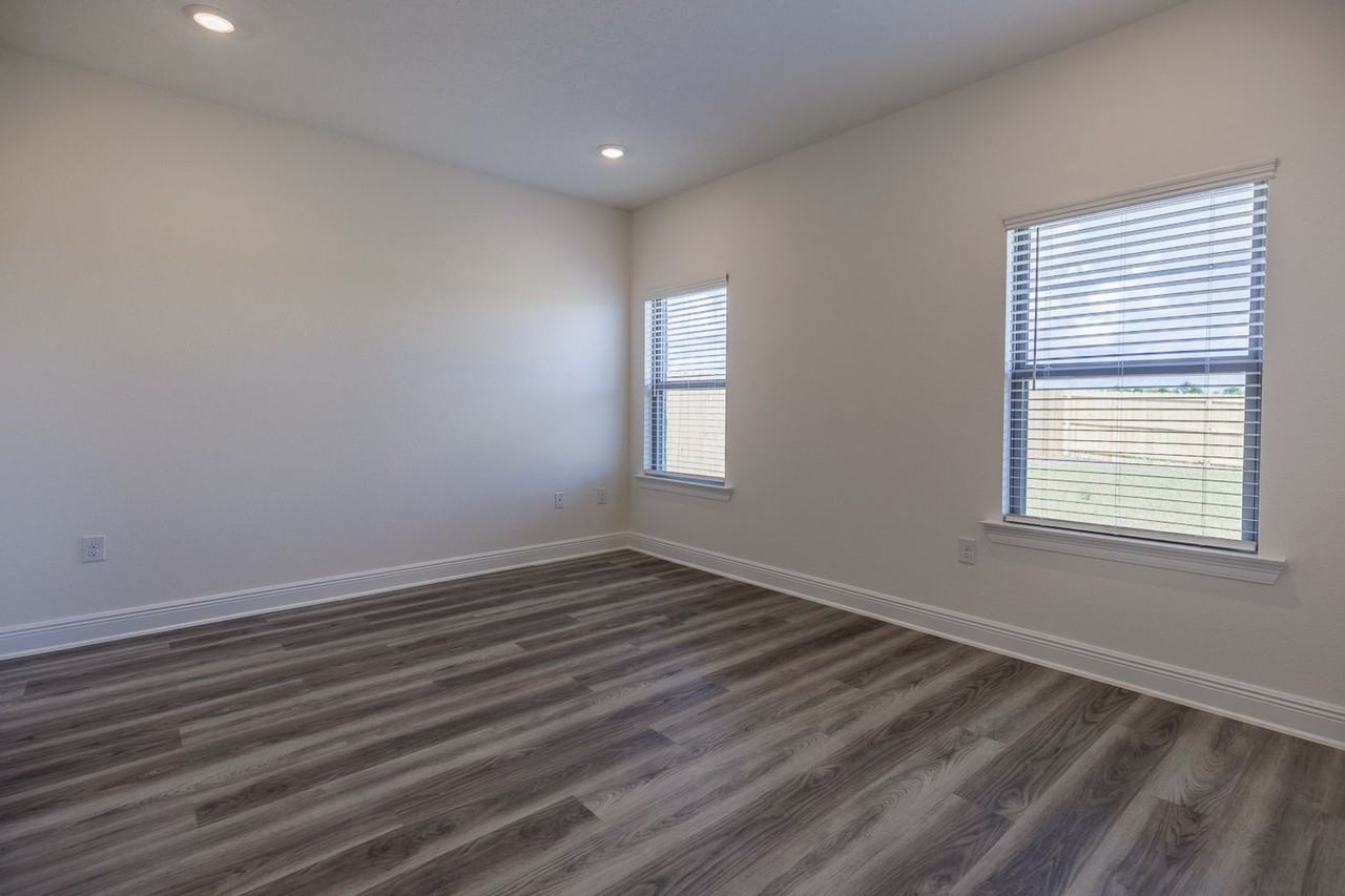 22532 Hamilton St - Photo 6 of 19