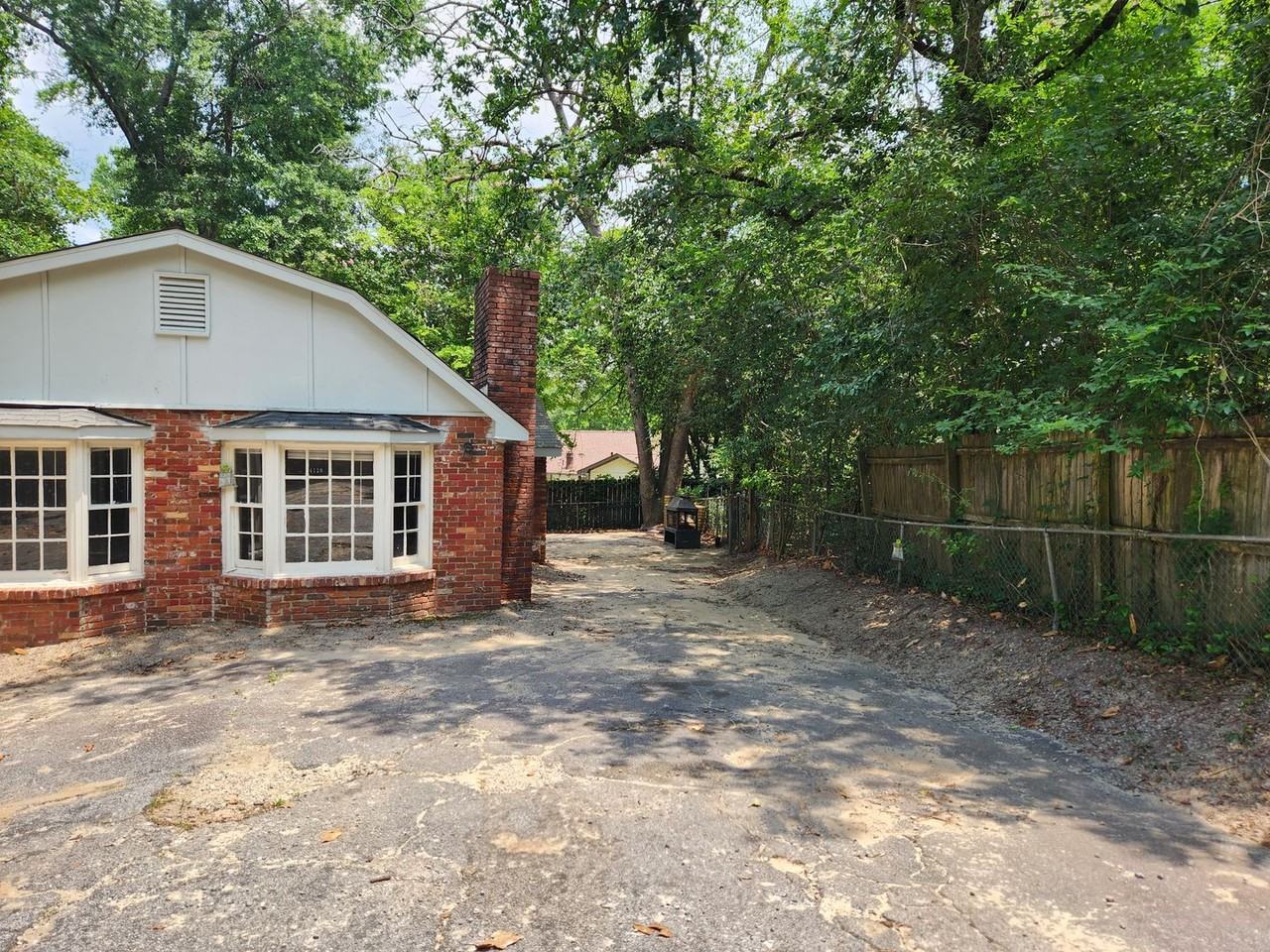 4120 Fairview Dr - Photo 2 of 18