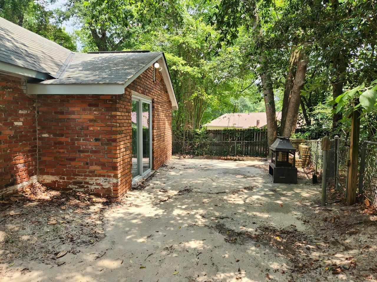 4120 Fairview Dr - Photo 4 of 18