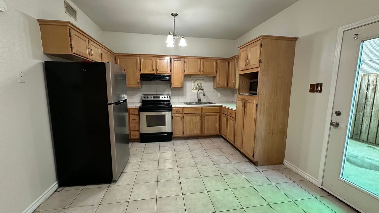 8416 Springfield Ave #7 - Photo 4 of 10