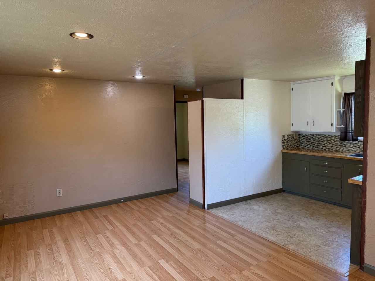 745 6th St - Photo 4 of 28