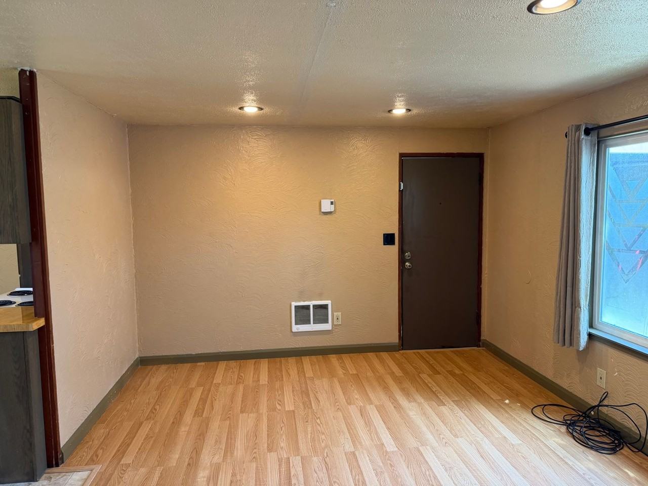 745 6th St - Photo 5 of 28