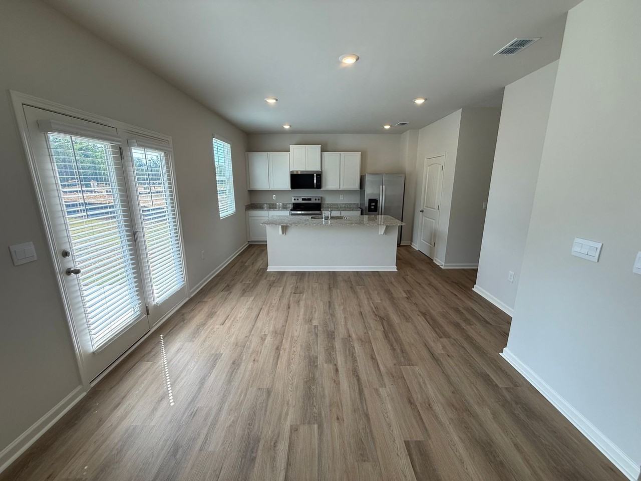 111 Babcock Dr Ne - Photo 4 of 12