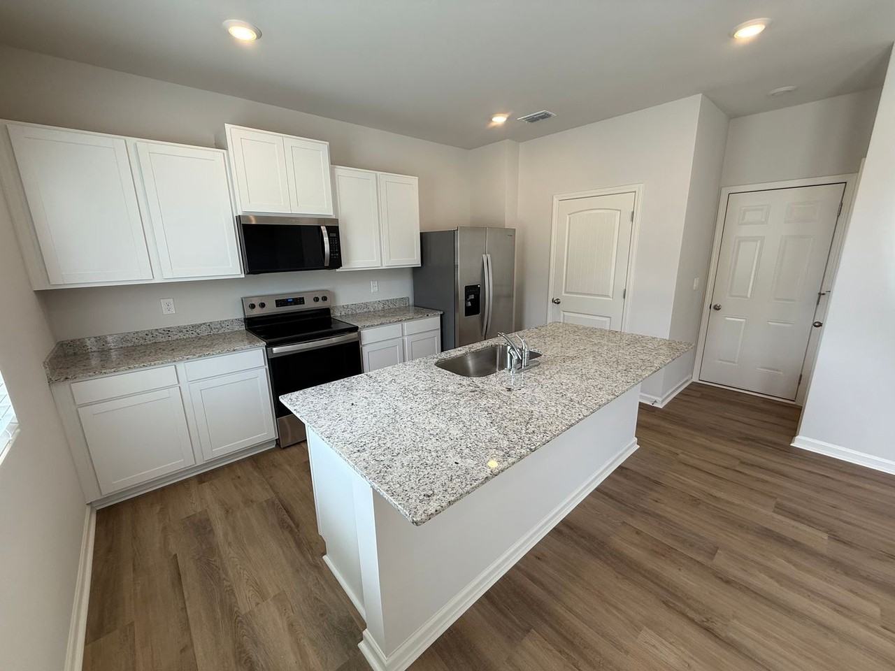 111 Babcock Dr Ne - Photo 5 of 12