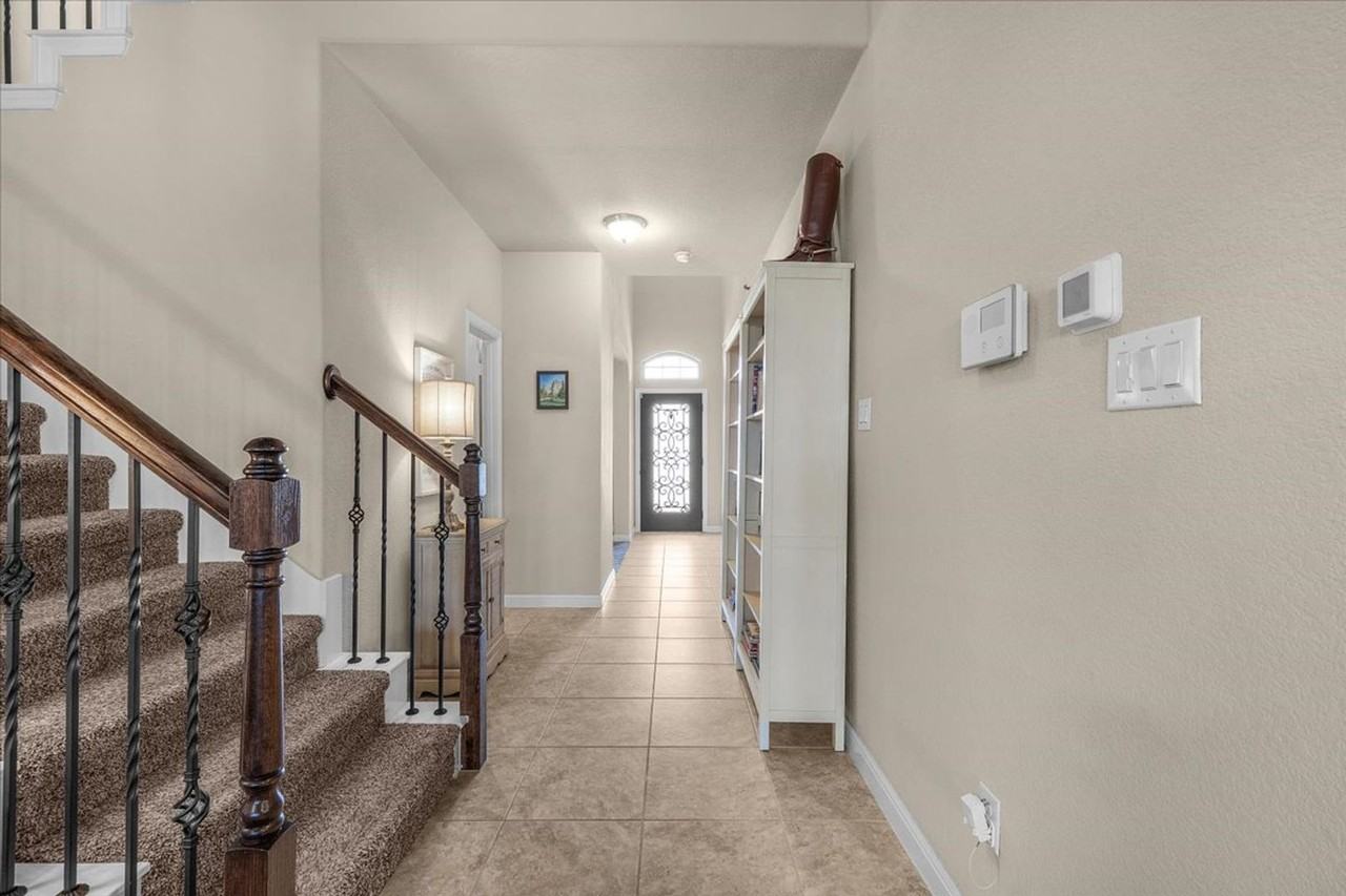 8912 Jewel Flower Dr - Photo 3 of 26