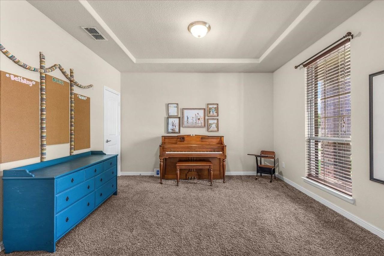 8912 Jewel Flower Dr - Photo 4 of 26
