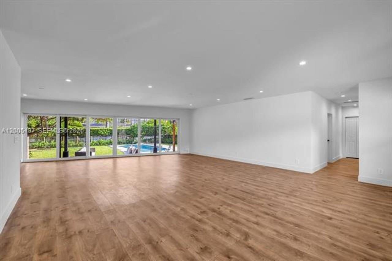 1411 Ne 101st St - Photo 5 of 43