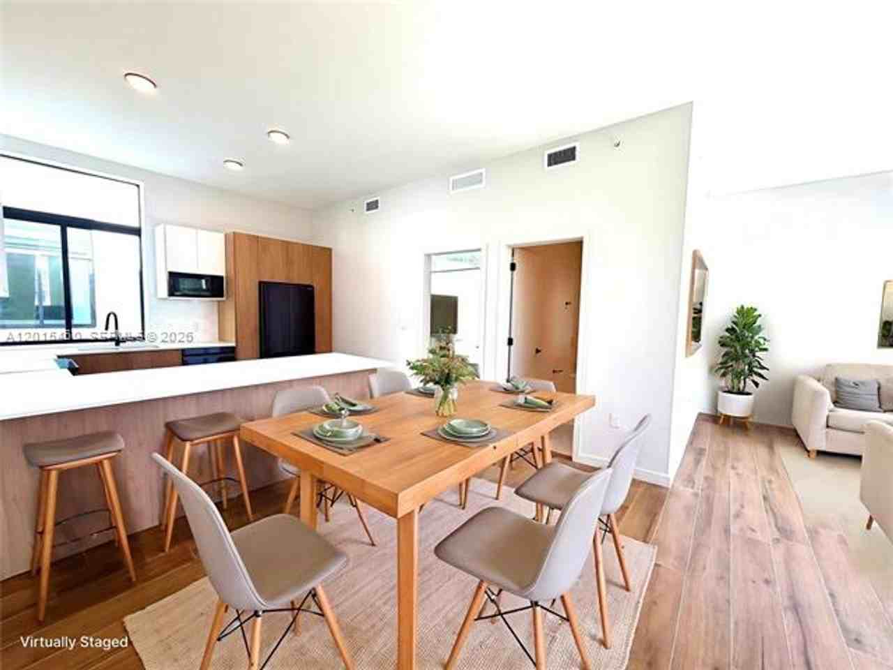 515 Ne 61st St - Photo 5 of 27