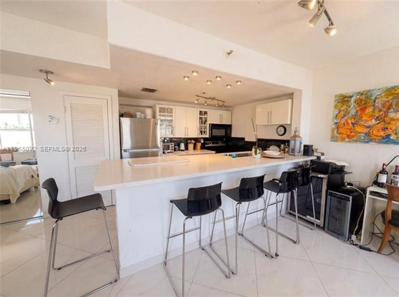 802 Euclid Ave #305 - Photo 3 of 5