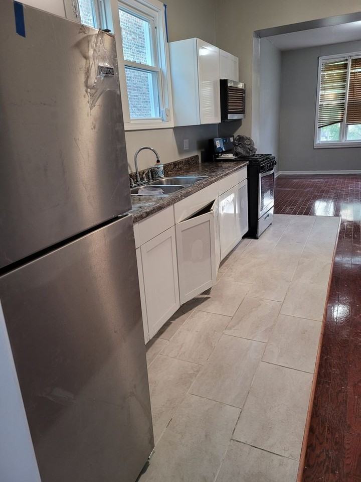 1521 S Komensky Ave - Photo 4 of 14