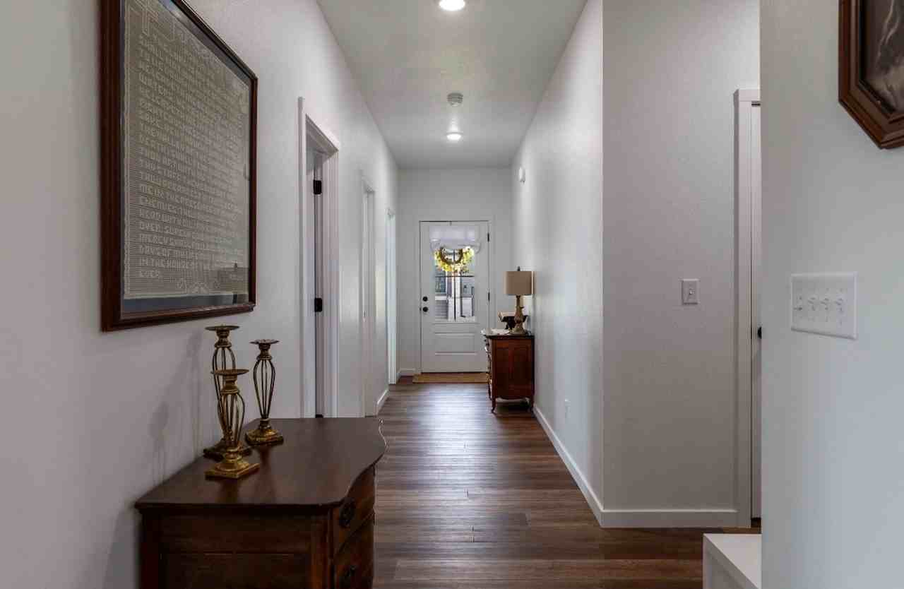 2508 W Pigeon Dr - Photo 2 of 21