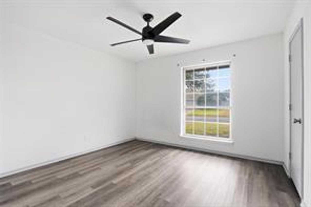 4612 Applewood Rd - Photo 3 of 31