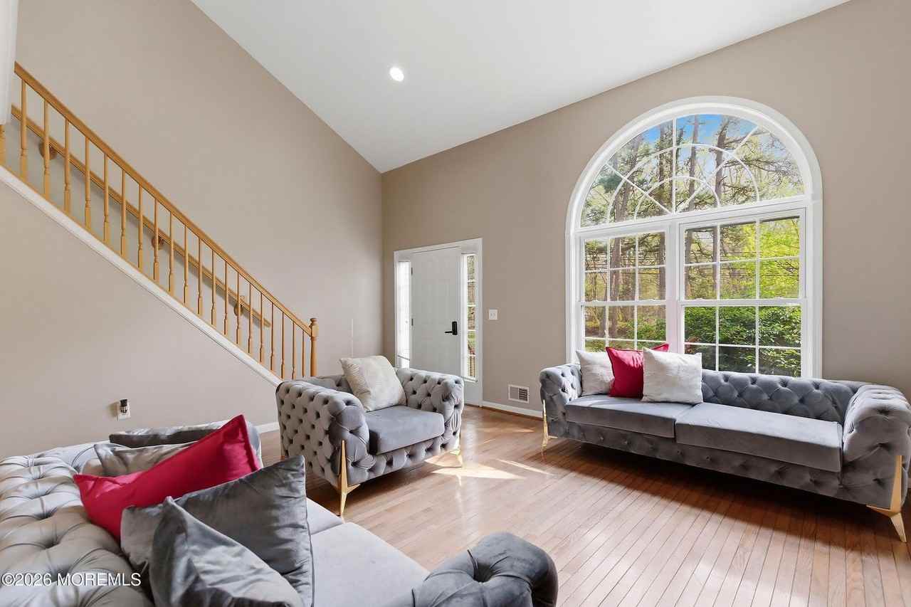 406 Burke Rd - Photo 3 of 28