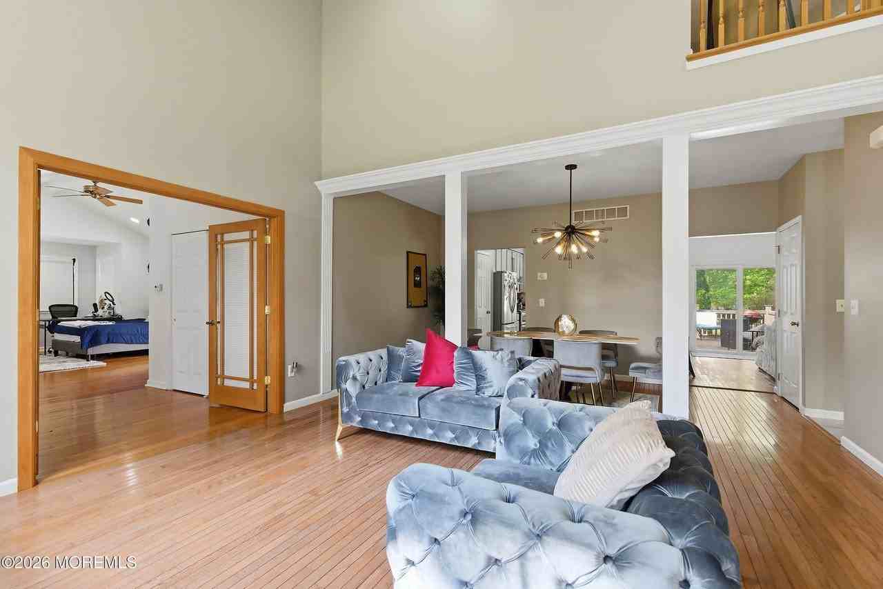 406 Burke Rd - Photo 4 of 28
