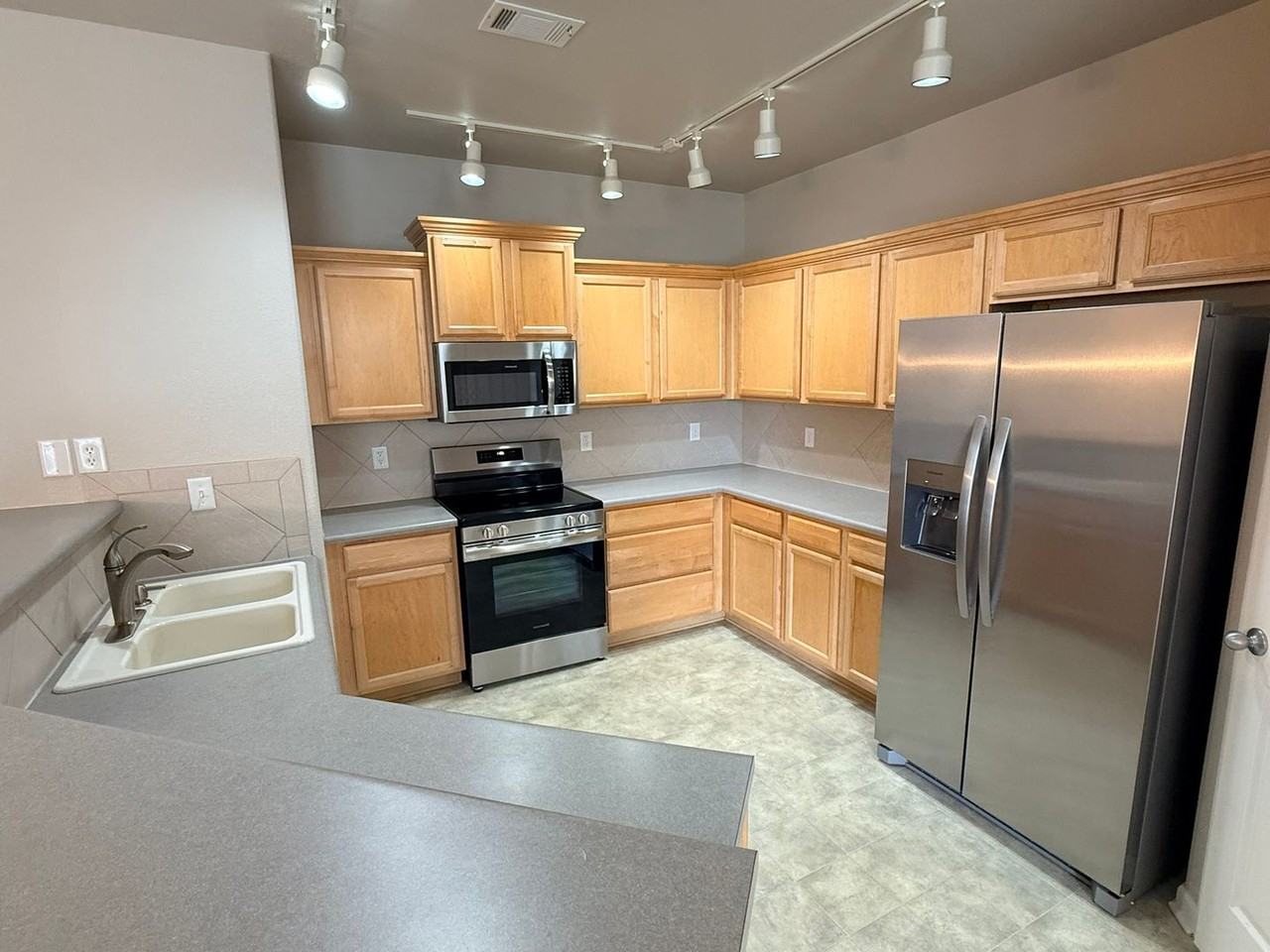 5551 29th St #3613 - Photo 4 of 17