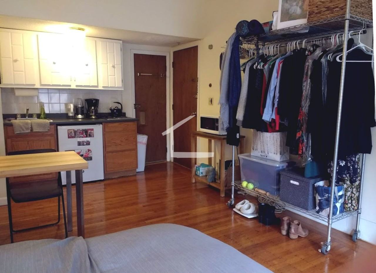 901 Beacon St - Photo 2 of 4