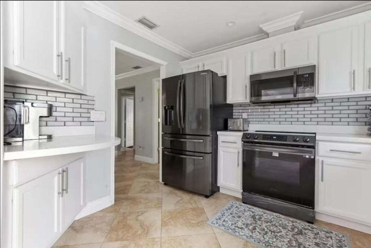 337 Balsam St - Photo 4 of 20