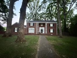 featured image of 906 Crescent Cir
