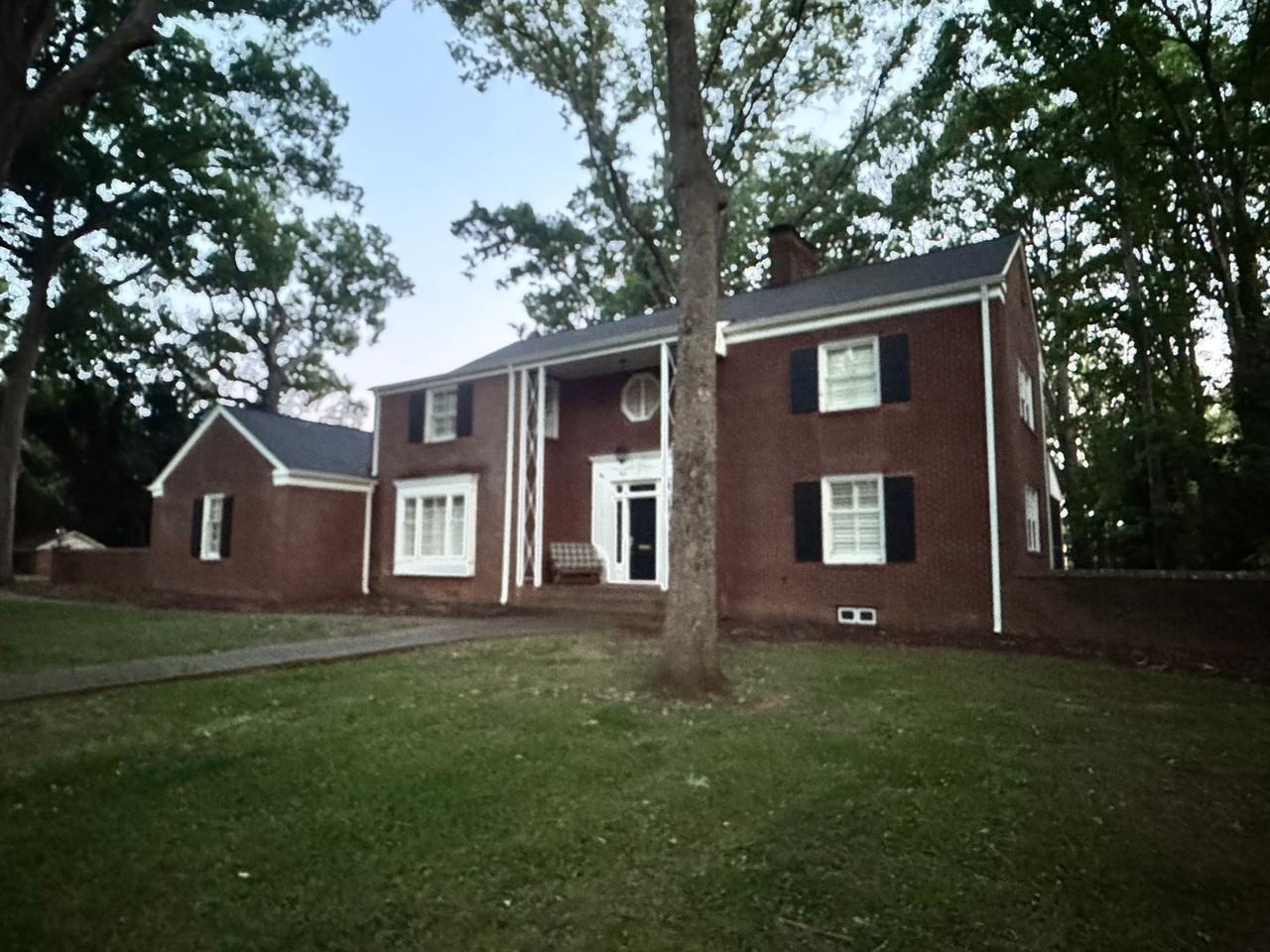 906 Crescent Cir - Photo 3 of 50