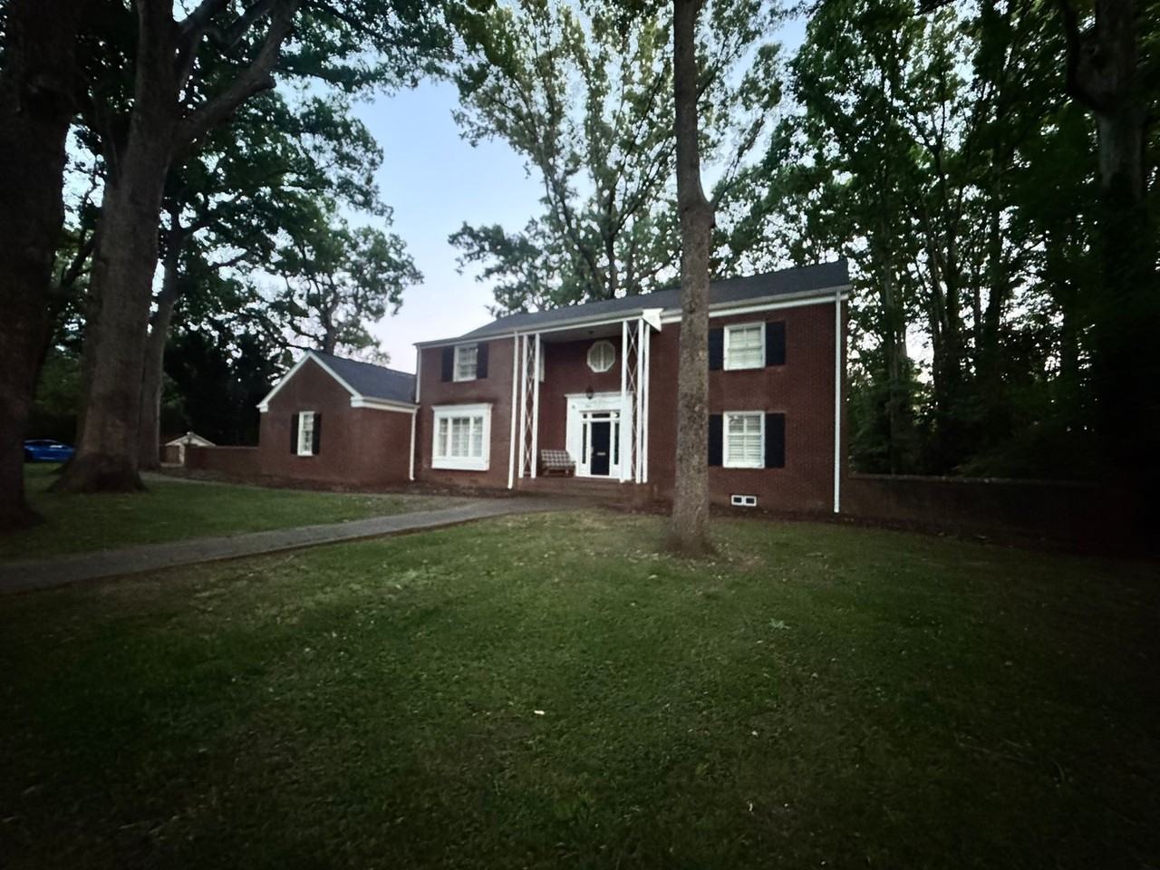 906 Crescent Cir - Photo 5 of 50