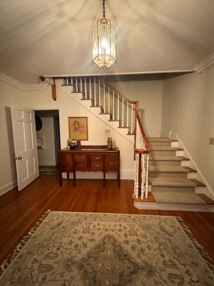 906 Crescent Cir - Photo 7 of 50