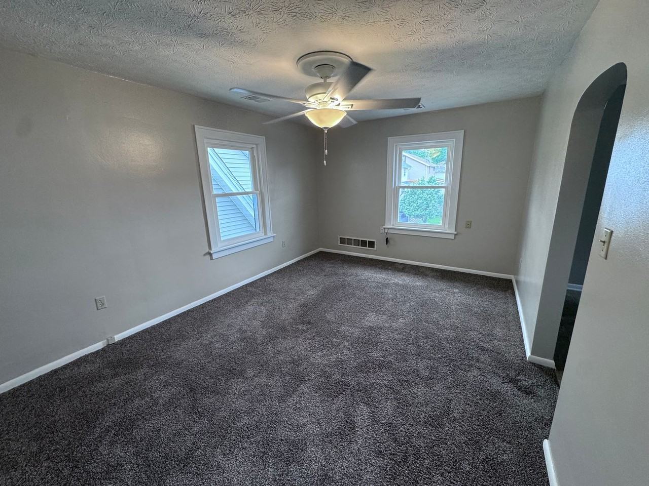 230 1/2 Clark Ave - Photo 4 of 8