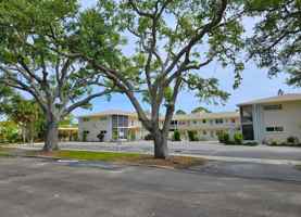 featured image of 509 W Venice Ave #102