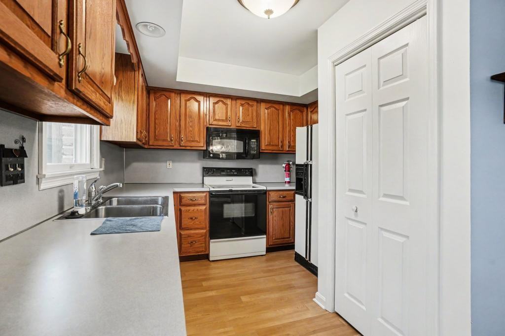 99 Lee Ann Ct - Photo 6 of 17