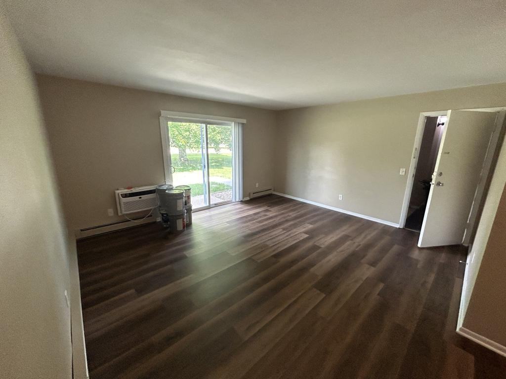 6576 Lake Rd - Photo 4 of 10