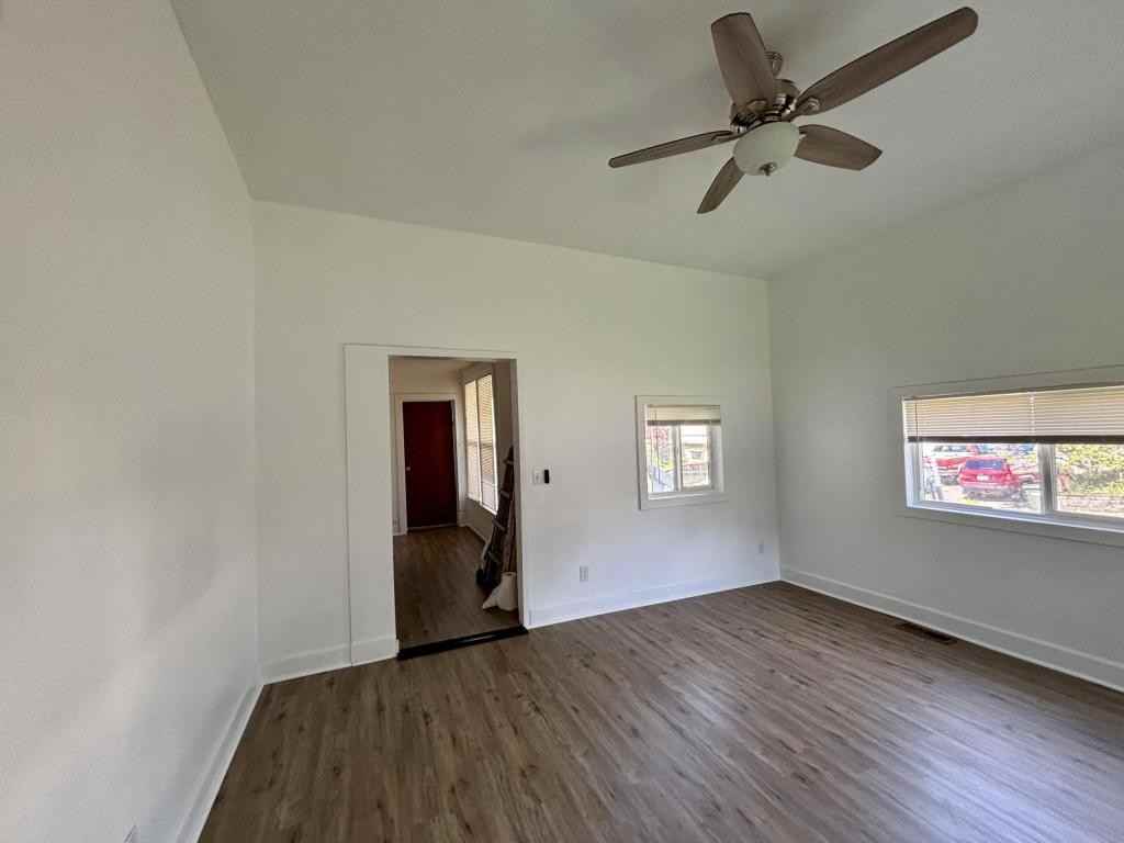 1206 Se Jackson St - Photo 4 of 11