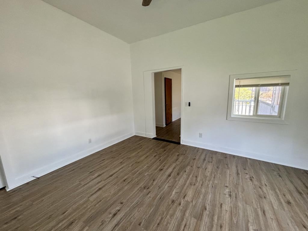 1206 Se Jackson St - Photo 5 of 11