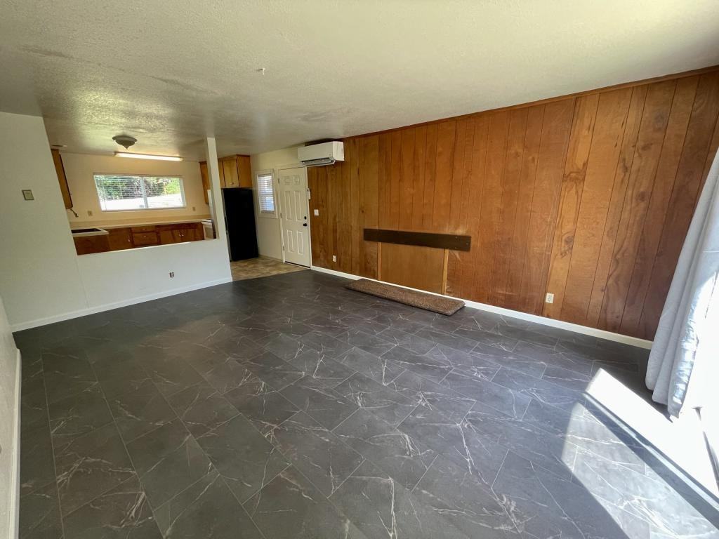 2737 Ne Gordon Ave - Photo 3 of 11