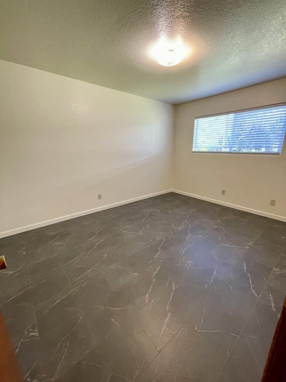 2737 Ne Gordon Ave - Photo 7 of 11