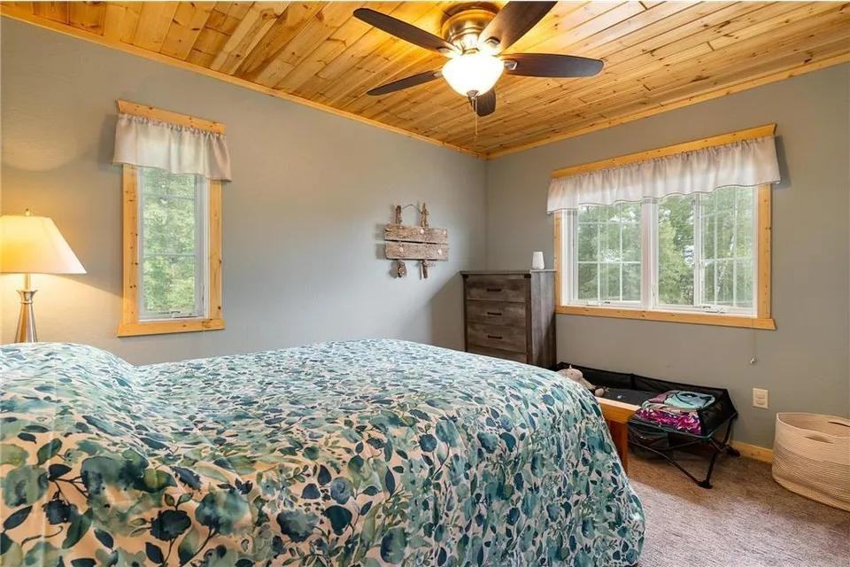 10010 Strawberry Lake Rd - Photo 4 of 13